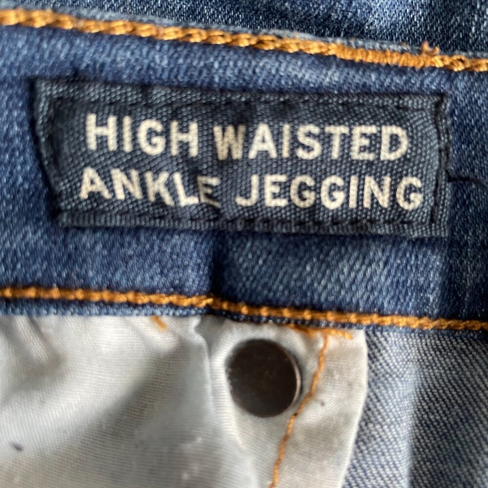Aeropostale Distressed High Waisted Ankle Jegging - Size 6 - Picture 6 of 7